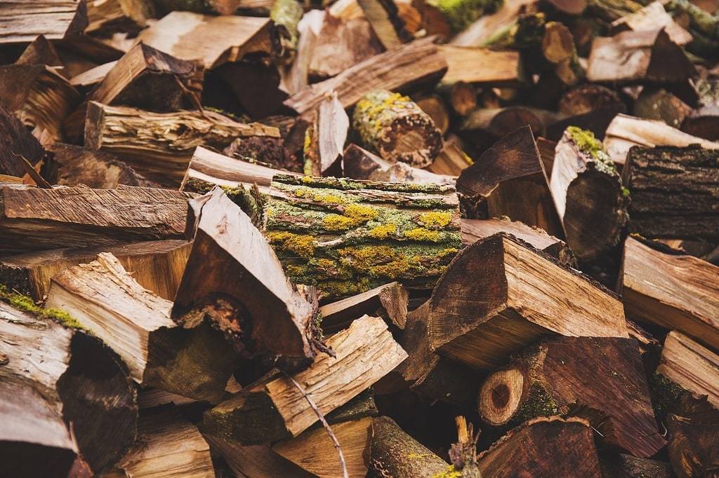 Des rondins en bois pour une clôture rustique et solide